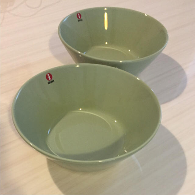 iittala(イッタラ)の【新品2枚】廃盤カラー イッタラ ティーマ セラドングリーン 15㎝ ボウル インテリア/住まい/日用品のキッチン/食器(食器)の商品写真