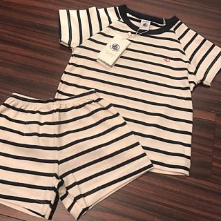 プチバトー(PETIT BATEAU)のプチバトー 18SS マリニエール半袖パジャマ 5ans 新品(パジャマ)