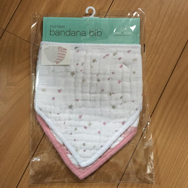 aden+anais(エイデンアンドアネイ)の新品 aden＋anais  bandana bib 2枚組 キッズ/ベビー/マタニティのこども用ファッション小物(ベビースタイ/よだれかけ)の商品写真