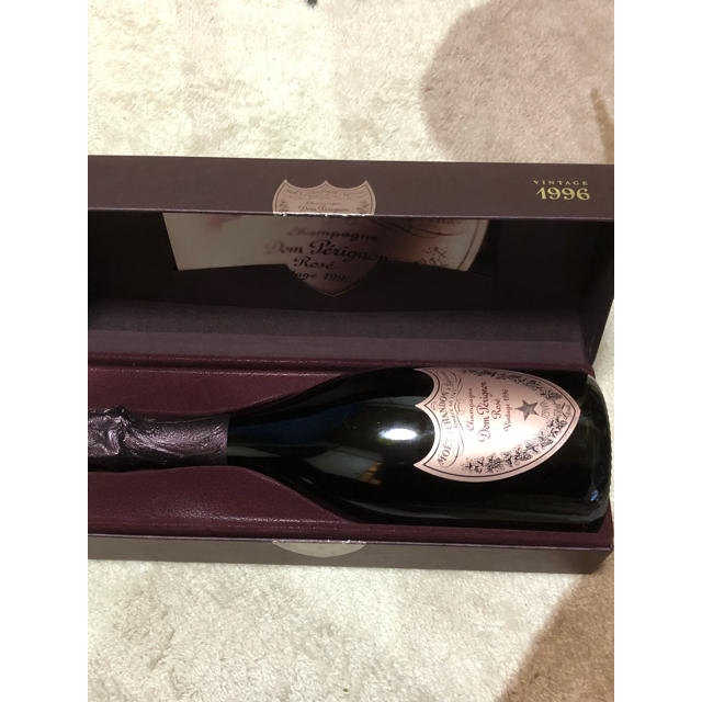 Dom Pérignon(ドンペリニヨン)のドンペリ ロゼ ビンテージ 1996年 箱付き 食品/飲料/酒の酒(シャンパン/スパークリングワイン)の商品写真