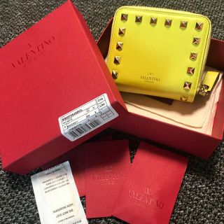 ヴァレンティノ(VALENTINO)のゆうこ551120さん専用 VALENTINOロックスタッズコンパクトウォレット(財布)