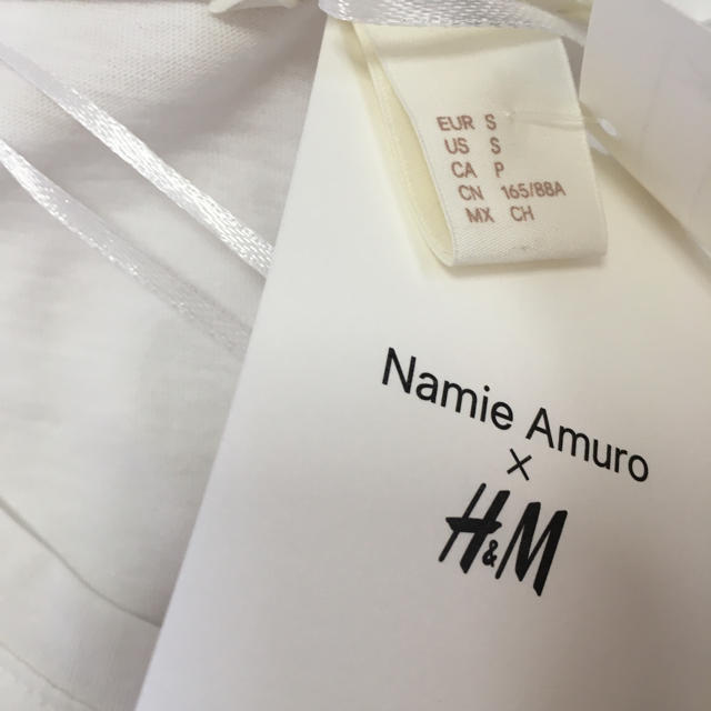 H&M(エイチアンドエム)の【サイズS】H&M・安室奈美恵 コラボ Tシャツ S〜M レディースのトップス(Tシャツ(半袖/袖なし))の商品写真