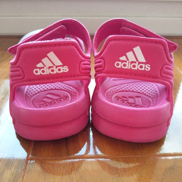 adidas(アディダス)のadidas　サンダル　14cm キッズ/ベビー/マタニティのベビー靴/シューズ(~14cm)(サンダル)の商品写真