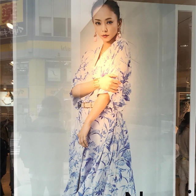 H&M - 安室奈美恵コラボH&Mフラワー柄マキシワンピ38新品の通販 H&M - 安室奈美恵コラボH&Mフラワー柄マキシワンピ38新品の通販