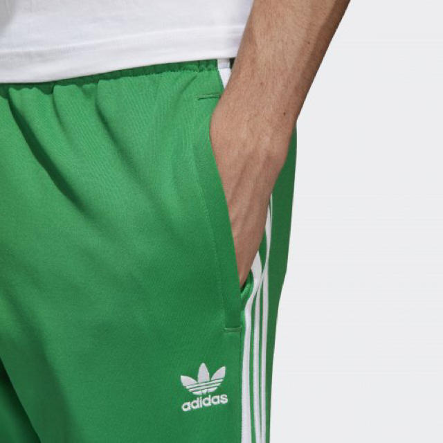 adidas(アディダス)のトラックパンツ 緑 レディースのパンツ(その他)の商品写真