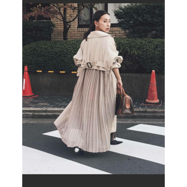 Ameri VINTAGE(アメリヴィンテージ)のAMERI SEE THROUGH BACK PLEATS TRENCH レディースのジャケット/アウター(トレンチコート)の商品写真