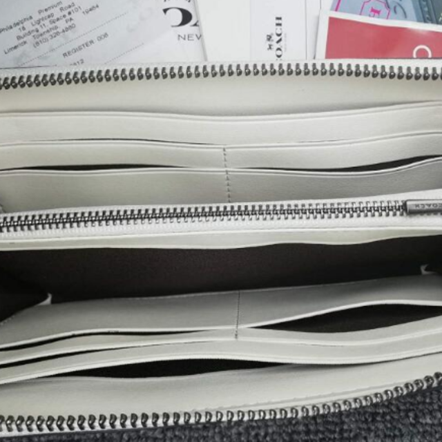 COACH(コーチ)の2018新品未使用 コーチ スヌーピー 長財布F16122Bコラボ限定！ レディースのファッション小物(財布)の商品写真