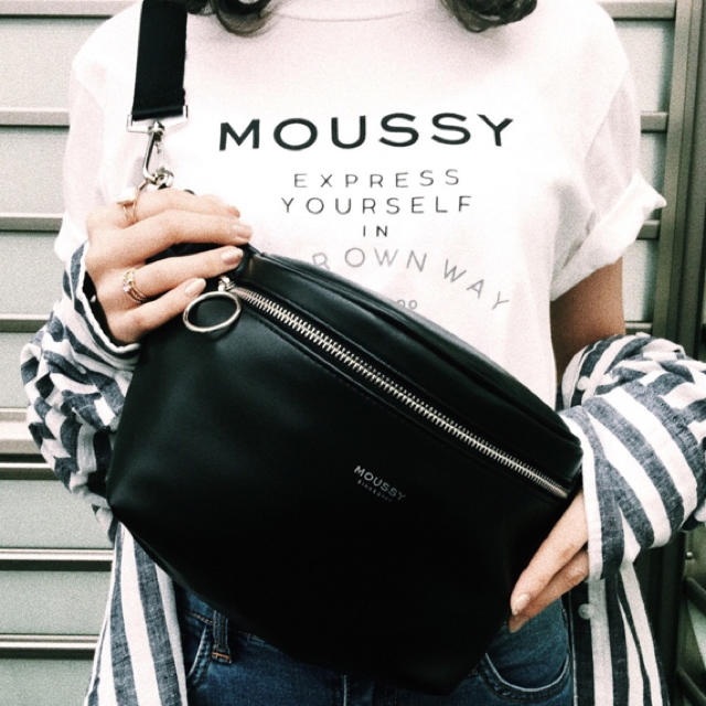 即完売品♪MOUSSY waist&shoulder BAG♪ボディバッグsly