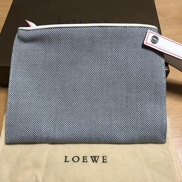 LOEWE(ロエベ)のLOEWEポーチ レディースのファッション小物(ポーチ)の商品写真