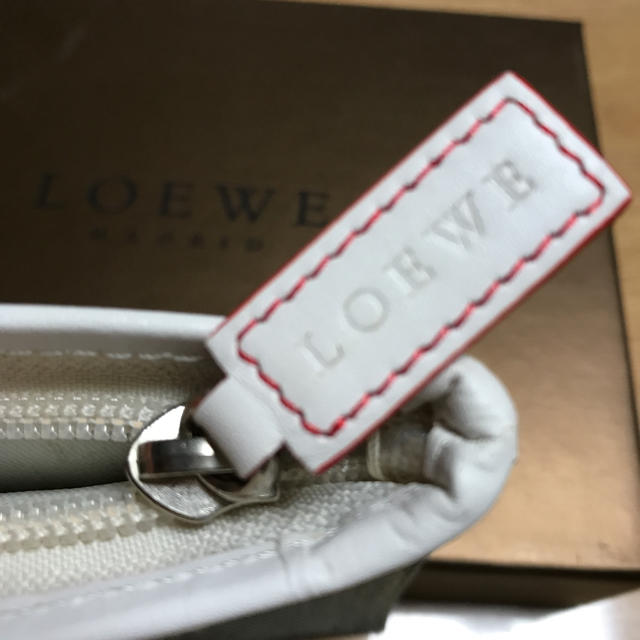 LOEWE(ロエベ)のLOEWEポーチ レディースのファッション小物(ポーチ)の商品写真