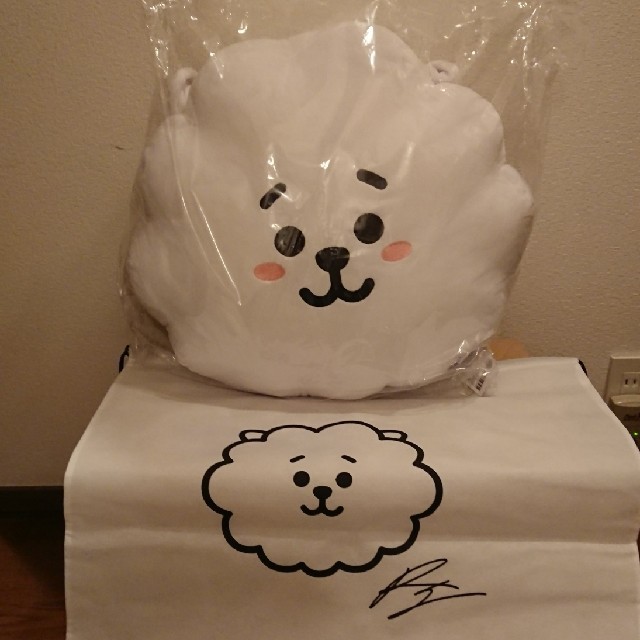 BT21 RJ JIN クッション 42cm エンタメ/ホビーのCD(K-POP/アジア)の商品写真