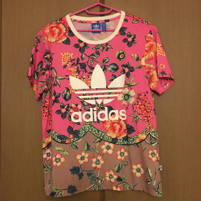 adidas(アディダス)の美品♡アディダス オリジナル ファーム コラボ 花柄 Tシャツ ピンク レディースのトップス(Tシャツ(半袖/袖なし))の商品写真