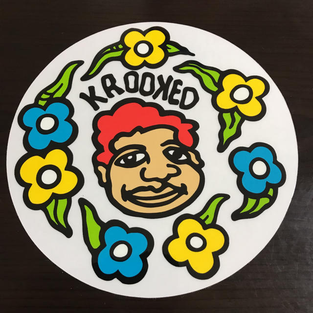 KROOKED(クルキッド)の【直径14cm】krooked &マークゴンザレス コラボ ステッカー 自動車/バイクのバイク(ステッカー)の商品写真