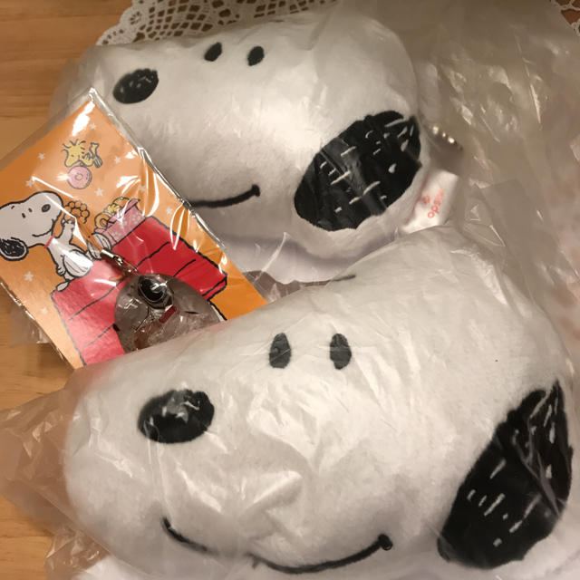 SNOOPY(スヌーピー)のmisterDonut  スヌーピー  クッションポーチ2個 レディースのファッション小物(ポーチ)の商品写真