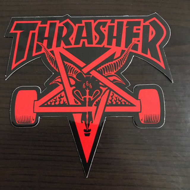 THRASHER(スラッシャー)の【縦9cm横10cm】THRASHER ステッカー 自動車/バイクのバイク(ステッカー)の商品写真