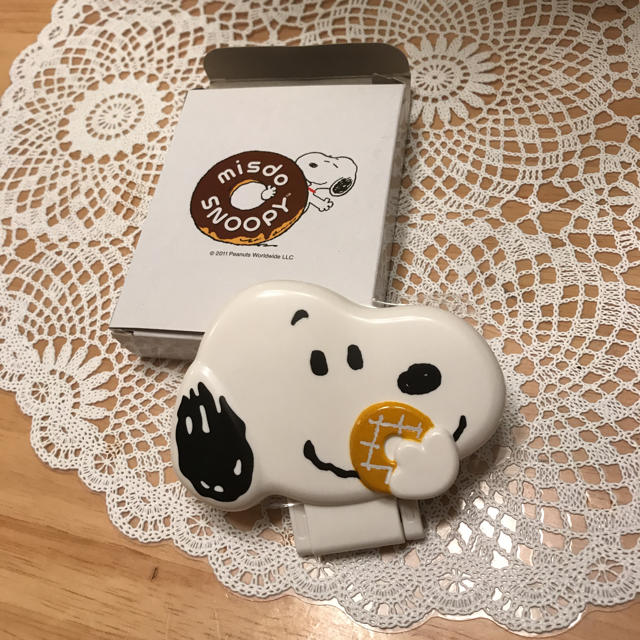 SNOOPY(スヌーピー)のmisterDonut  スヌーピー  コンパクトミラー エンタメ/ホビーのおもちゃ/ぬいぐるみ(キャラクターグッズ)の商品写真