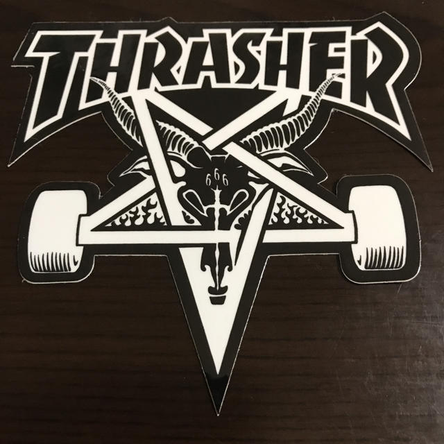 THRASHER(スラッシャー)の【縦10cm横9cm】THRASHER ステッカー 自動車/バイクのバイク(ステッカー)の商品写真