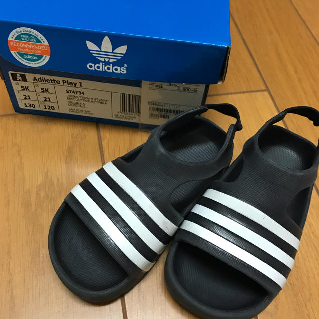 adidas(アディダス)のadidas ラバーサンダル ブラック13cm キッズ/ベビー/マタニティのベビー靴/シューズ(~14cm)(サンダル)の商品写真