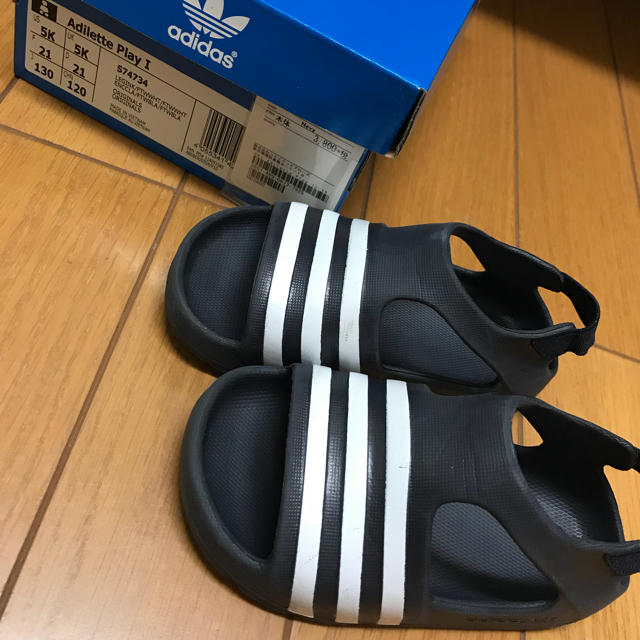 adidas(アディダス)のadidas ラバーサンダル ブラック13cm キッズ/ベビー/マタニティのベビー靴/シューズ(~14cm)(サンダル)の商品写真