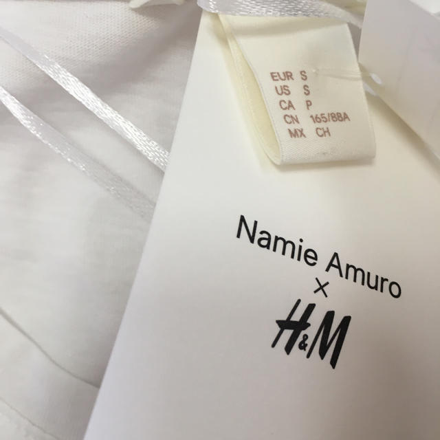 H&M(エイチアンドエム)のH&M 安室奈美恵コラボ メッセージTシャツ  S レディースのトップス(Tシャツ(半袖/袖なし))の商品写真