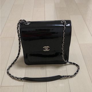 シャネル(CHANEL)のCHANELエナメルバッグ(ショルダーバッグ)