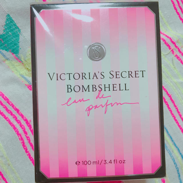 Victoria's Secret(ヴィクトリアズシークレット)のヴィクトリアシークレット ボムシェル コスメ/美容の香水(香水(女性用))の商品写真