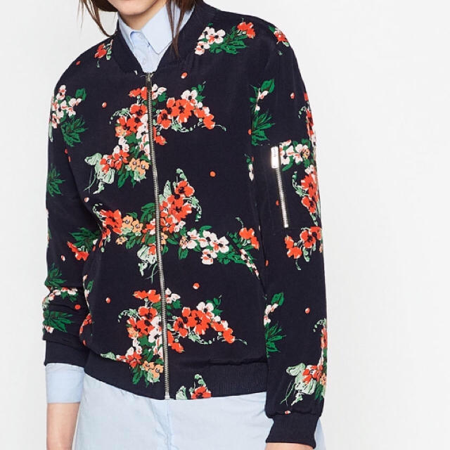 ZARA(ザラ)の花柄 ブルゾン レディースのジャケット/アウター(ブルゾン)の商品写真