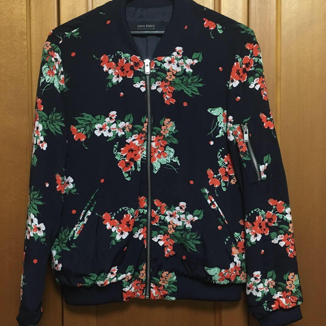 ZARA(ザラ)の花柄 ブルゾン レディースのジャケット/アウター(ブルゾン)の商品写真