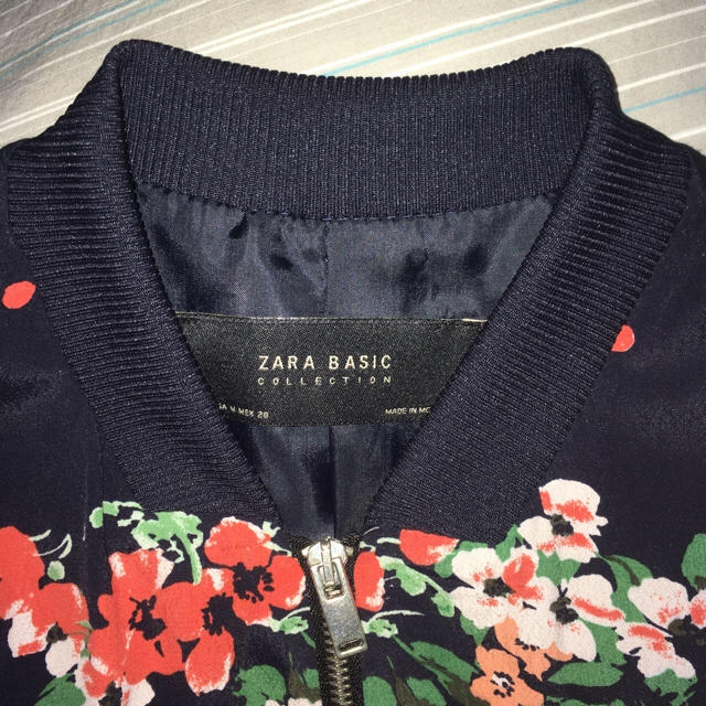 ZARA(ザラ)の花柄 ブルゾン レディースのジャケット/アウター(ブルゾン)の商品写真