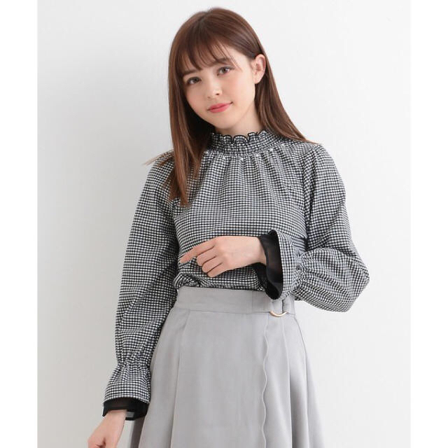 MAJESTIC LEGON(マジェスティックレゴン)の【美品】♡マジェスティックレゴン パールフリルネックプルオーバー♡ レディースのトップス(シャツ/ブラウス(長袖/七分))の商品写真