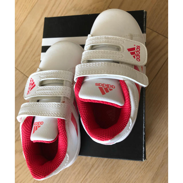 adidas(アディダス)のアディダス スニーカー 新品 13.5センチ キッズ/ベビー/マタニティのベビー靴/シューズ(~14cm)(スニーカー)の商品写真