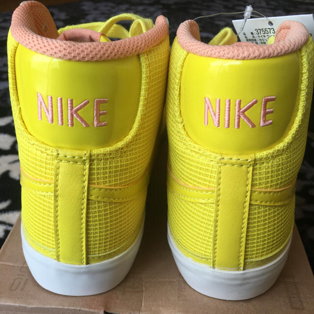 新品未使用  NIKE カジュアルシューズ