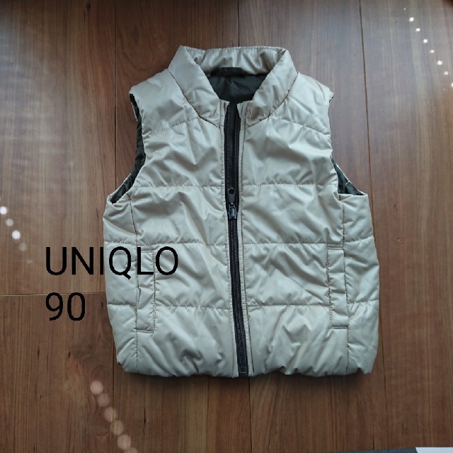 UNIQLO(ユニクロ)のＨika様専用 UNIQLO 中綿ベスト90 新品同様 キッズ/ベビー/マタニティのキッズ服男の子用(90cm~)(ジャケット/上着)の商品写真