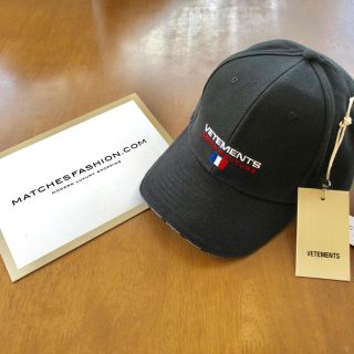 バレンシアガ(Balenciaga)の18ss vetements tommy キャップ 刺繍ロゴ 黒(キャップ)