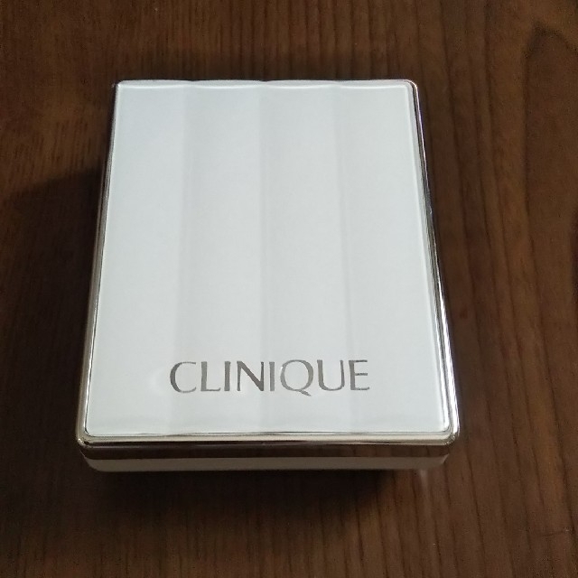 CLINIQUE(クリニーク)のクリニーク イーブンベター パウダー ウォーター メークアップベール27 コスメ/美容のベースメイク/化粧品(ファンデーション)の商品写真