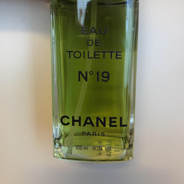 CHANEL - CHANEL EAU DE TOILETTE N°19 オードトワレ19番の通販 by eri shop｜シャネルならラクマ