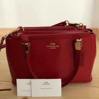 コーチ(COACH)の美品  コーチ  ショルダーバッグ  レッド(ショルダーバッグ)