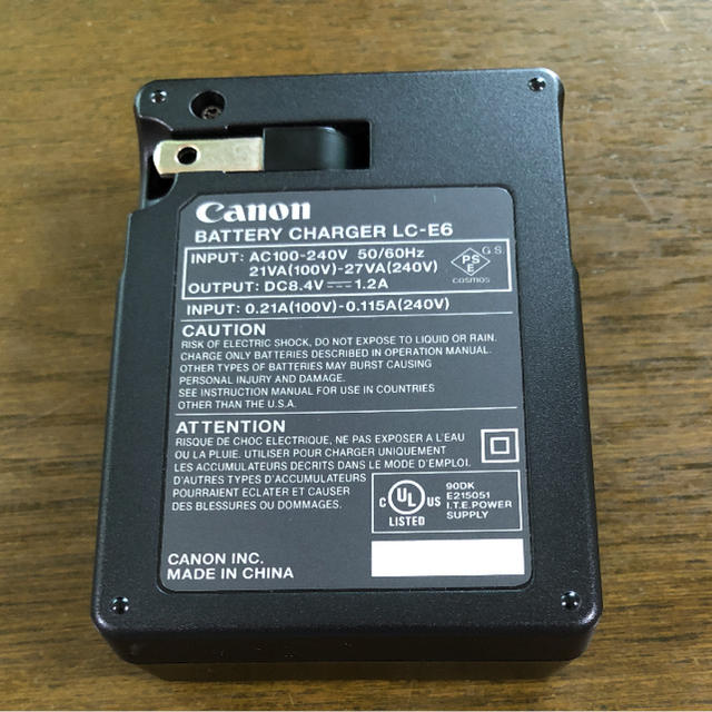 Canon(キヤノン)のcanon バッテリーチャージャー LC-E6 スマホ/家電/カメラのスマートフォン/携帯電話(バッテリー/充電器)の商品写真