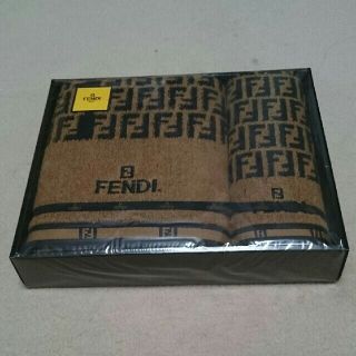 Fendi Fendi フェンディ バスタオル フェイスタオルセット の通販 By ぷりん S Shop フェンディならラクマ