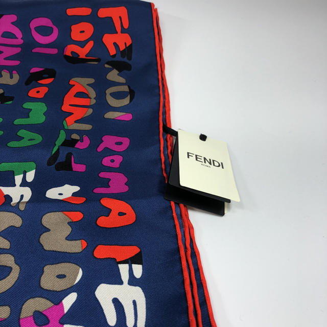 FENDI(フェンディ)のフェンディ スカーフ 新品 未使用 タグ付き 保存袋付けます！ レディースのファッション小物(バンダナ/スカーフ)の商品写真