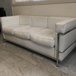 カッシーナ(Cassina)の値下げ！コルビュジェ LC2 イタリアンレザー リプロダクト 3P ソファ(三人掛けソファ)