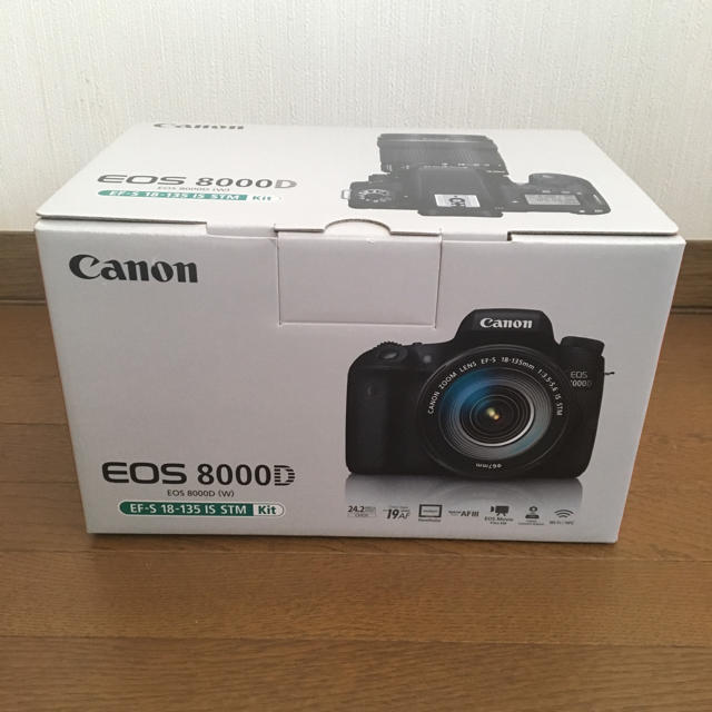 Canon(キヤノン)のEOS 8000DEF-S18-135 IS STM レンズキット カメラバッグ スマホ/家電/カメラのカメラ(デジタル一眼)の商品写真