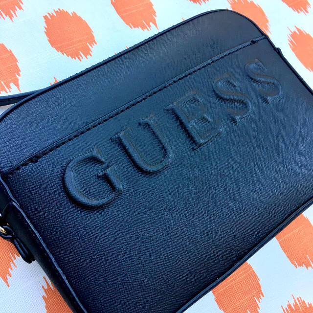 GUESS(ゲス)の【新品タグ付】GUESS ブラック ショルダーバッグ レディースのバッグ(ショルダーバッグ)の商品写真