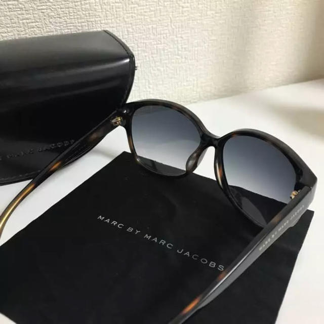 MARC BY MARC JACOBS(マークバイマークジェイコブス)のマークジェイコブス サングラス レディースのファッション小物(サングラス/メガネ)の商品写真