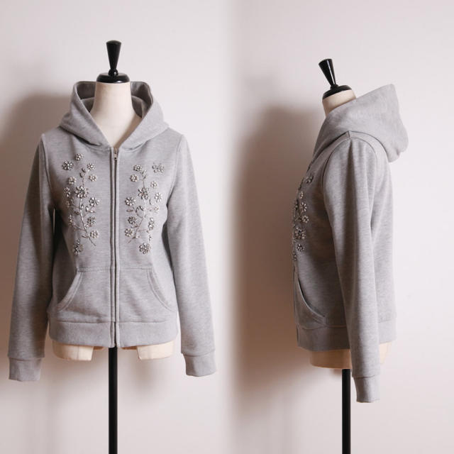 tocco(トッコ)の新品 tocco closet トッコクローゼット ビジュパーカー グレー レディースのトップス(パーカー)の商品写真