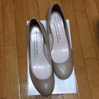 新品☆ベージュ エナメル パンプス(ハイヒール/パンプス)