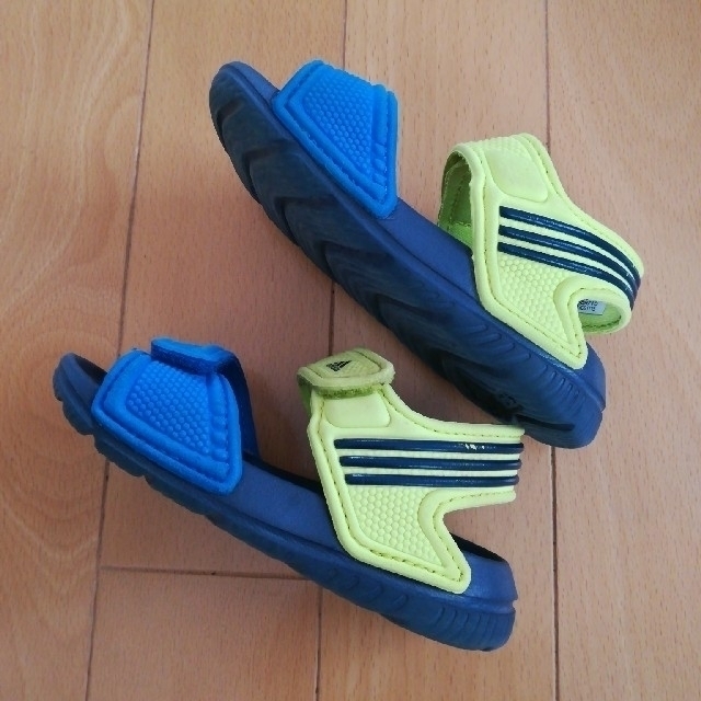 adidas(アディダス)のアディダス サンダル 13.0㎝ キッズ/ベビー/マタニティのベビー靴/シューズ(~14cm)(サンダル)の商品写真