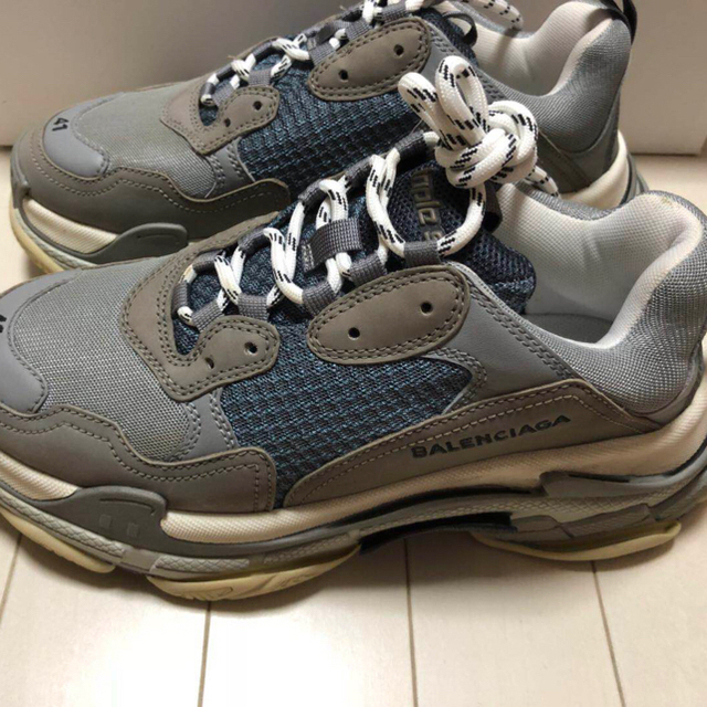 Balenciaga(バレンシアガ)のBalenciaga triple s グレー 新品 ザマスさん専用 メンズの靴/シューズ(スニーカー)の商品写真