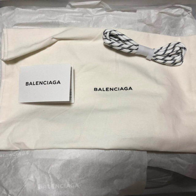 Balenciaga(バレンシアガ)のBalenciaga triple s グレー 新品 ザマスさん専用 メンズの靴/シューズ(スニーカー)の商品写真