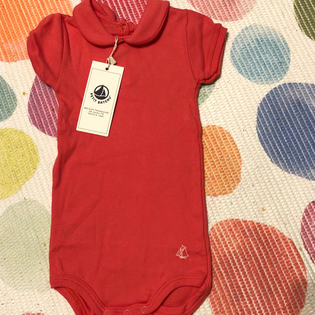 PETIT BATEAU(プチバトー)のお値引きしました☆プチバトー 新品☆丸襟 ロンパース 6mです キッズ/ベビー/マタニティのベビー服(~85cm)(ロンパース)の商品写真